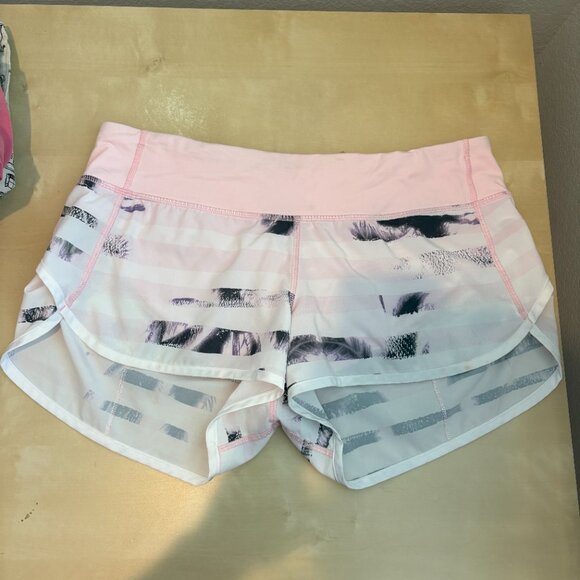 Lululemon Speed up Low rise shorts Size 8 Black/pink/white printed - Picture 3 of 10